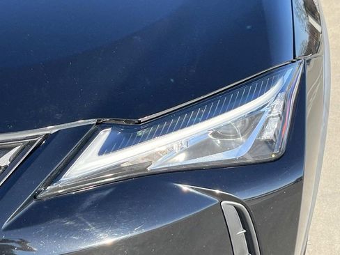 Used 2019 Lexus UX 200 image 9