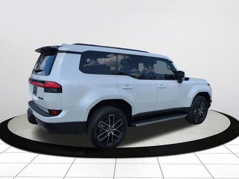 Certified 2025 Lexus GX 550 w/ Cold Area Package AWD/4WD image 4