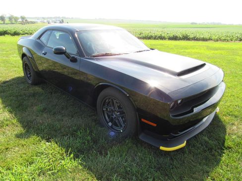 Used 2023 Dodge Challenger SRT Hellcat Redeye RWD image 2