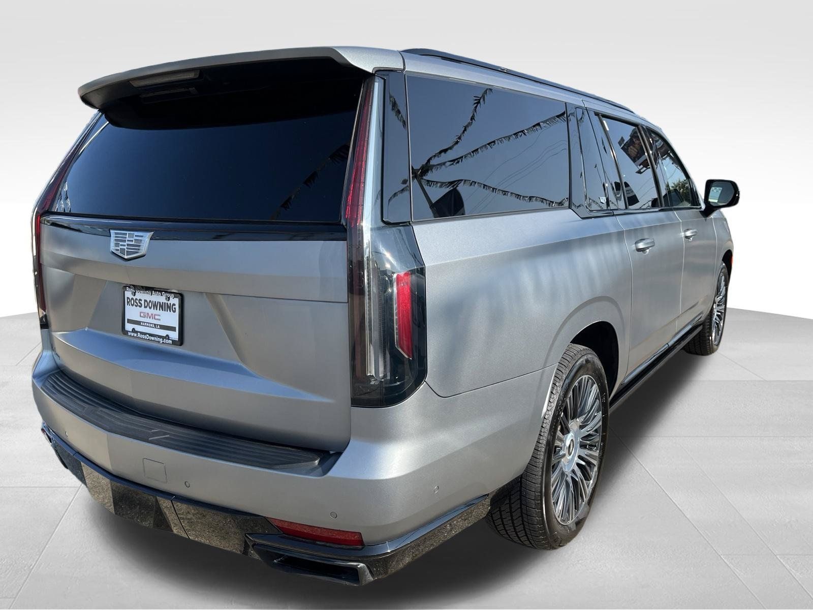 Used 2023 Cadillac Escalade ESV Sport Platinum RWD image 4