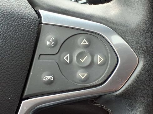 Used 2023 Chevrolet Traverse Premier AWD/4WD image 28