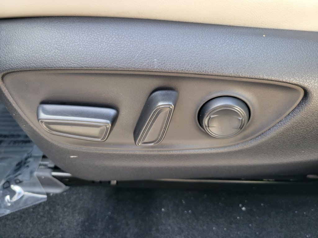 Used 2019 Toyota RAV4 XLE Premium FWD image 19