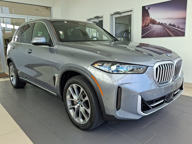 Certified 2025 BMW X5 xDrive40i w/ Parking Assistance Package AWD/4WD image 1