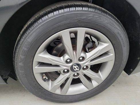 Used 2018 Hyundai Elantra SEL FWD image 31