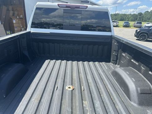 Used 2024 GMC Sierra 2500 AT4 w/ Technology Package AWD/4WD image 9