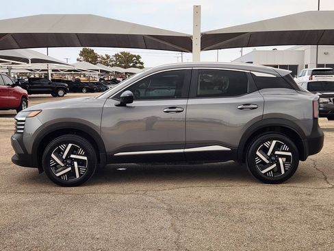Used 2026 Nissan Kicks SV w/ SV Premium Package FWD image 4