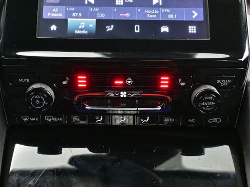 Used 2022 Jeep Grand Cherokee L Laredo w/ Luxury Tech Group I image 22