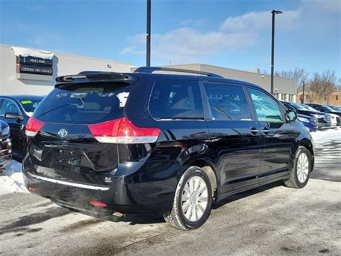 Used 2014 Toyota Sienna XLE image 4