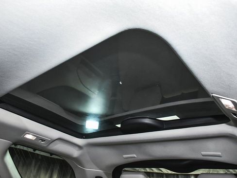 Used 2025 Land Rover Discovery S image 61