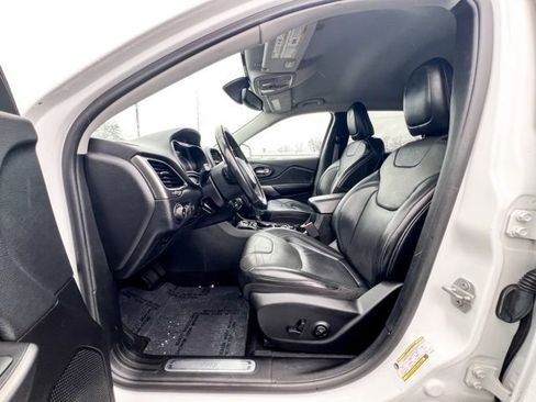 Used 2019 Jeep Cherokee Limited image 17