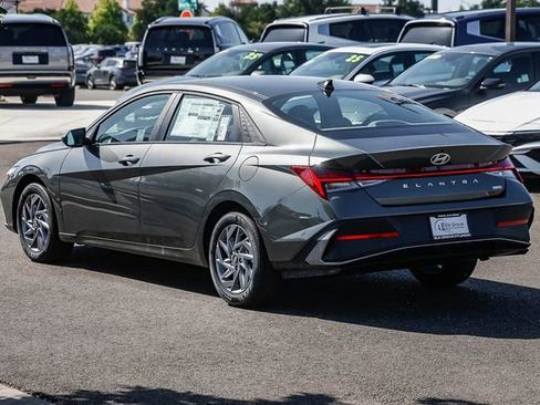 New 2026 Hyundai Elantra Hybrid FWD image 2