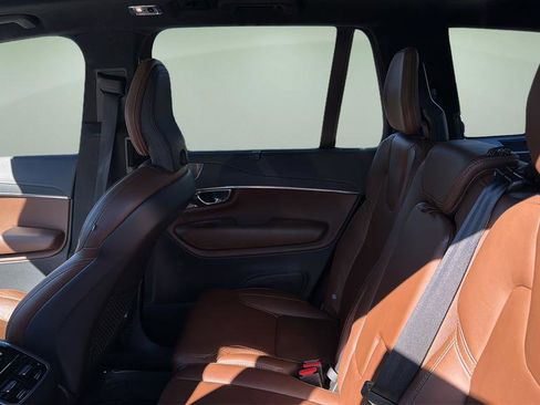 Used 2022 Volvo XC90 T6 Inscription w/ Lounge Package image 16