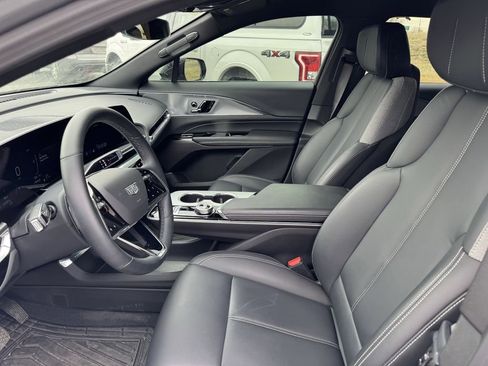 Used 2024 Cadillac Lyriq Tech image 9
