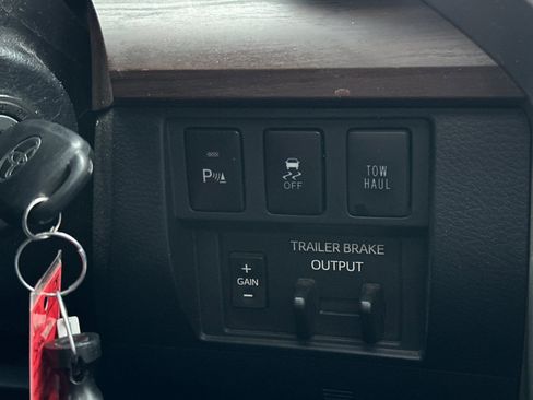 Used 2018 Toyota Tundra Limited w/ Limited Premium Package image 28