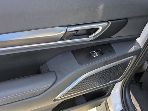 Used 2025 Kia Telluride S FWD image 9