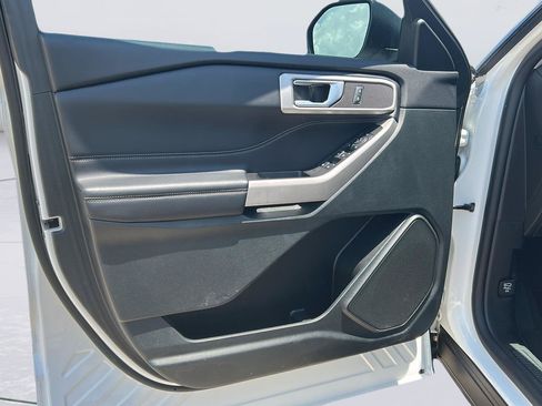 Certified 2024 Ford Explorer XLT w/ Equipment Group 202A RWD image 8