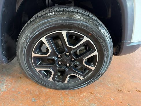 Used 2019 Jeep Compass Trailhawk AWD/4WD image 10