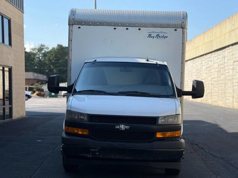 Used 2019 Chevrolet Express 3500 w/ Driver Convenience Package RWD image 4
