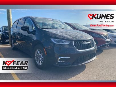 Used 2024 Chrysler Pacifica Touring-L