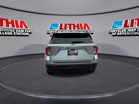 Used 2022 Ford Explorer XLT image 7