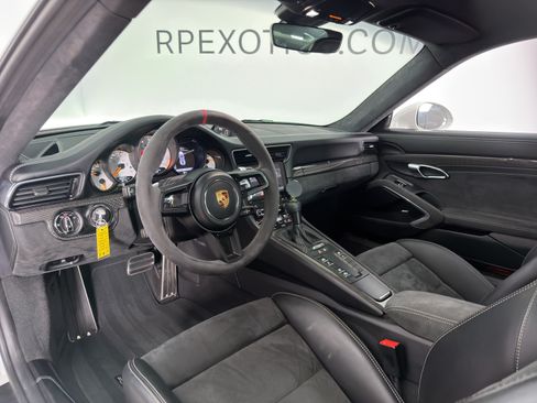 Used 2018 Porsche 911 GT3 RWD image 2