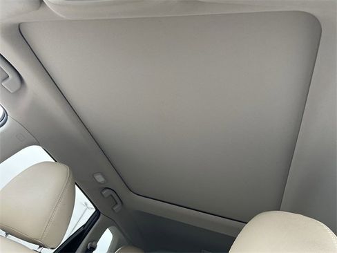 Used 2019 Nissan Rogue SV w/ Premium Package image 11