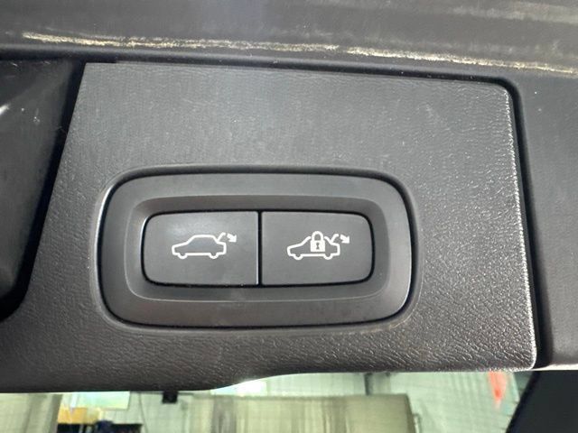 Used 2019 Volvo XC60 T5 Momentum w/ Multimedia Package AWD/4WD image 20