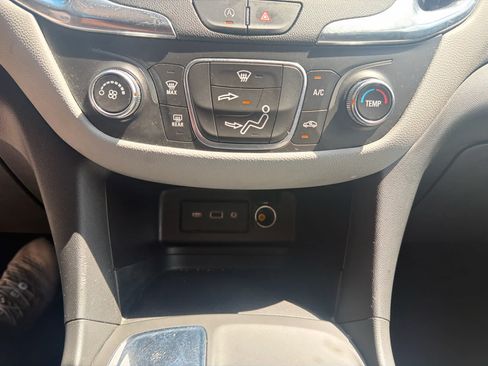 Used 2022 Chevrolet Equinox LS w/ LS Convenience Package FWD image 18