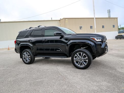 Used 2025 Toyota 4Runner Limited AWD/4WD image 6