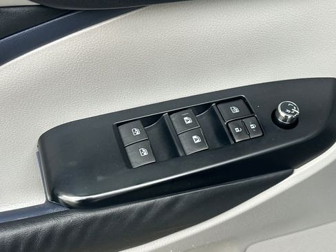 Used 2015 Toyota Highlander XLE AWD/4WD image 13