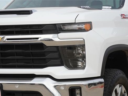 Used 2025 Chevrolet Silverado 2500 LT w/ Safety Package image 4