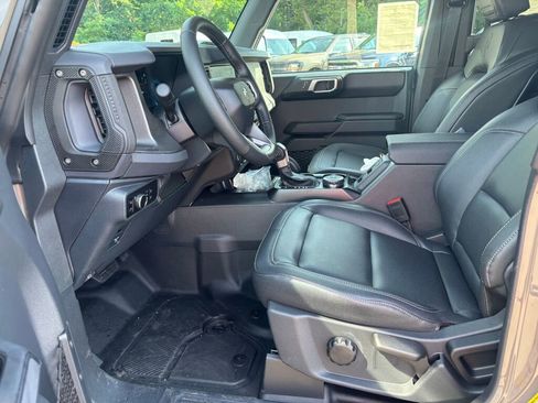New 2025 Ford Bronco Badlands image 9