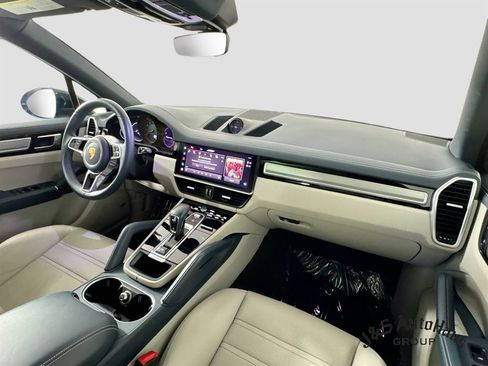 Used 2023 Porsche Cayenne Platinum Edition AWD/4WD image 31