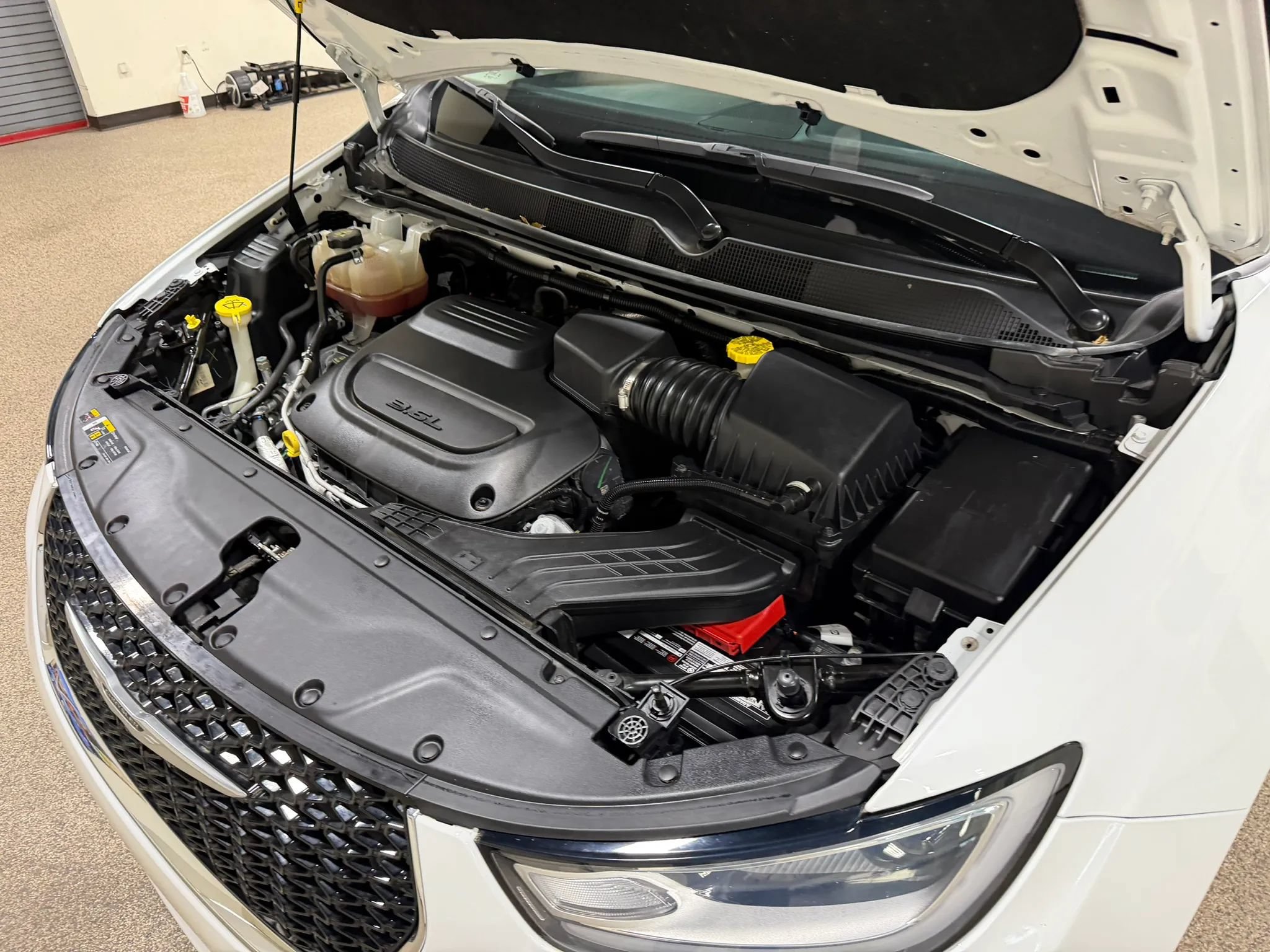 Used 2023 Chrysler Pacifica Touring-L FWD image 56