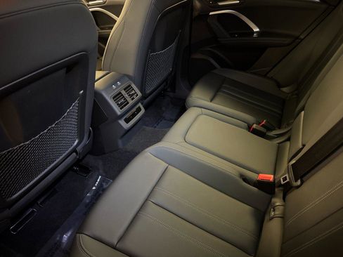 Certified 2025 Audi Q5 Premium w/ Convenience Package image 12