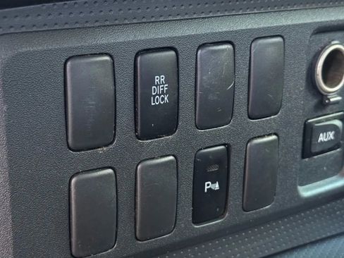 Used 2007 Toyota FJ Cruiser 4WD w/ Convenience Pkg image 12