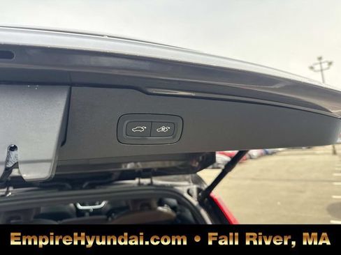 Used 2025 Volvo V60 B5 Cross Country Plus image 8