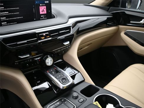 Certified 2023 Acura MDX SH-AWD image 4