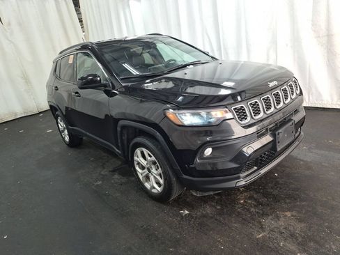 Used 2026 Jeep Compass Latitude AWD/4WD image 3