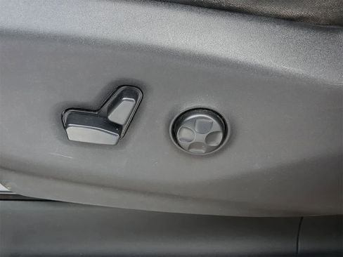 Used 2017 Chrysler Pacifica Touring image 24