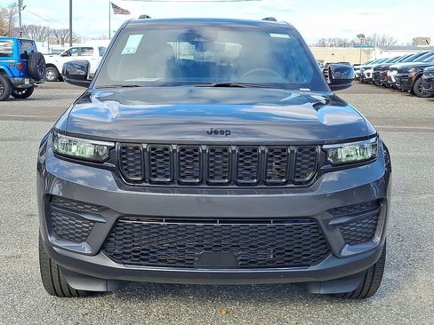 New 2025 Jeep Grand Cherokee Altitude image 2