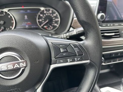 Used 2025 Nissan Altima 2.5 SV FWD image 23