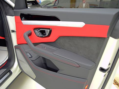 Used 2024 Lamborghini Urus S image 37