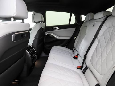 Used 2026 BMW X6 xDrive40i w/ Climate Comfort Package image 22
