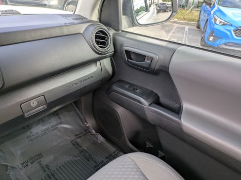 Used 2022 Toyota Tacoma SR image 17