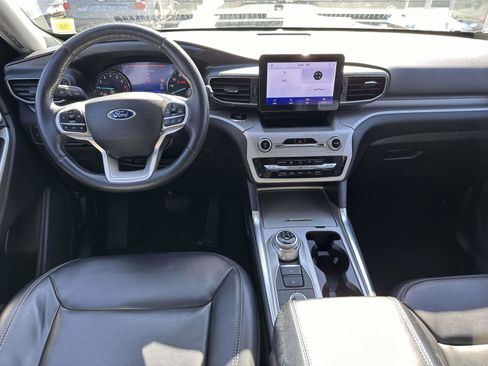Certified 2022 Ford Explorer XLT w/ Equipment Group 202A image 17