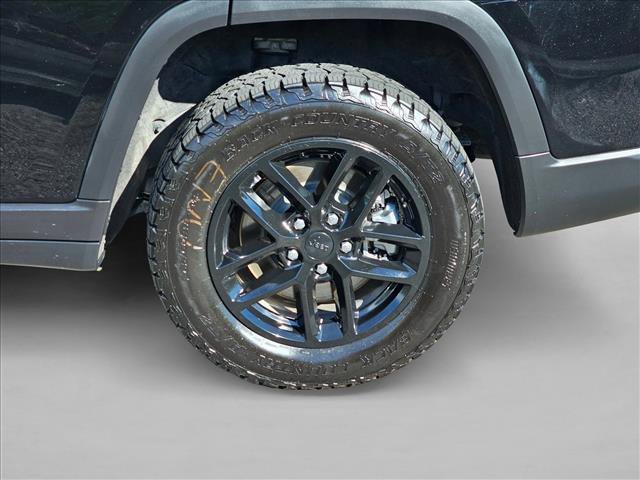 Used 2023 Jeep Grand Cherokee L Laredo AWD/4WD image 9