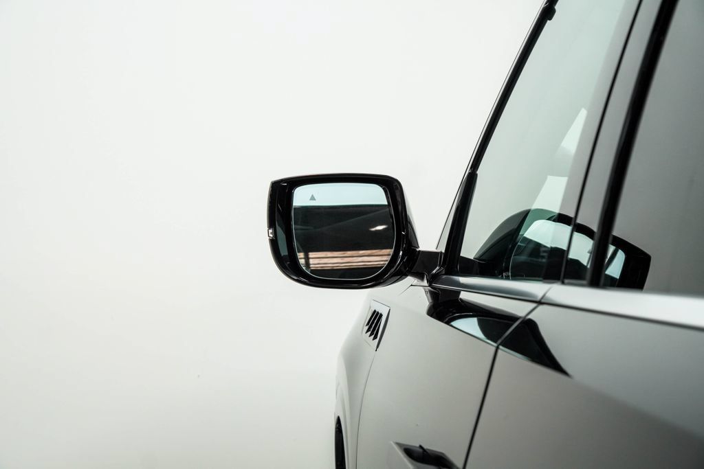Used 2025 INFINITI QX80 Sensory AWD/4WD image 16