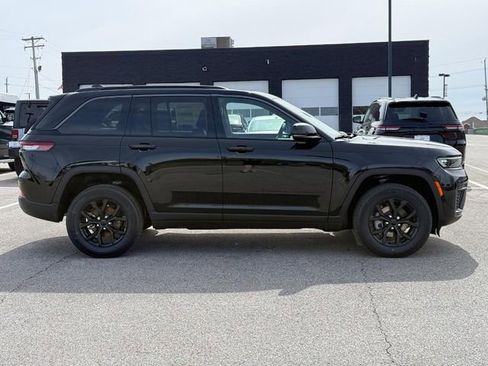 New 2026 Jeep Grand Cherokee Altitude image 2