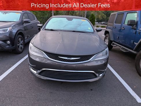 Used 2017 Chrysler 200 Limited Platinum w/ Comfort & Convenience Group FWD image 2
